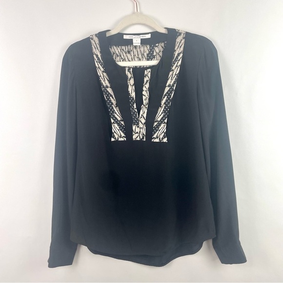 Diane Von Furstenburg Windona Black Panther Lace 100% Silk Blouse V-Neck Size 6 - Picture 2 of 16